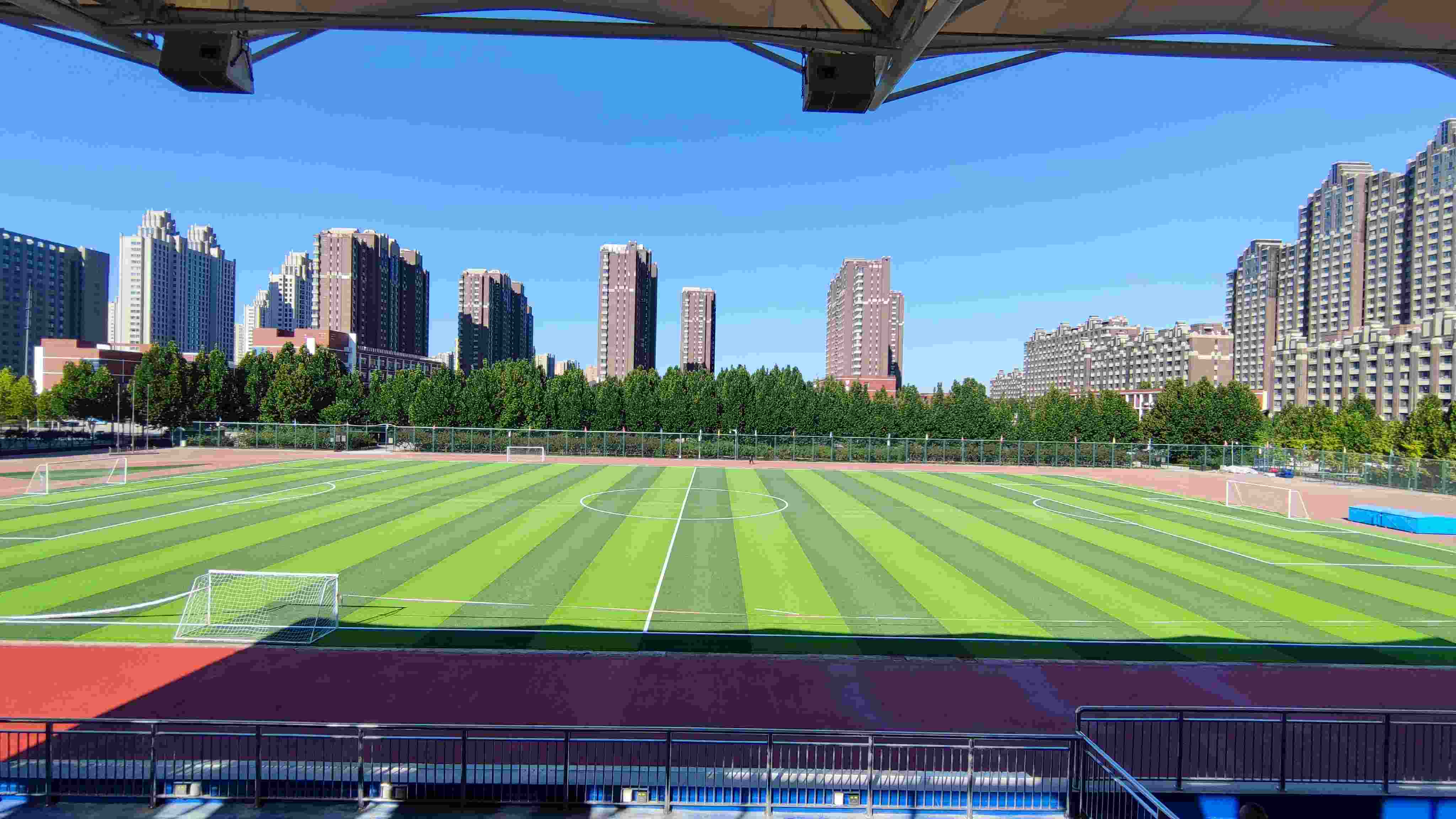 北京对外贸易学校田径场
